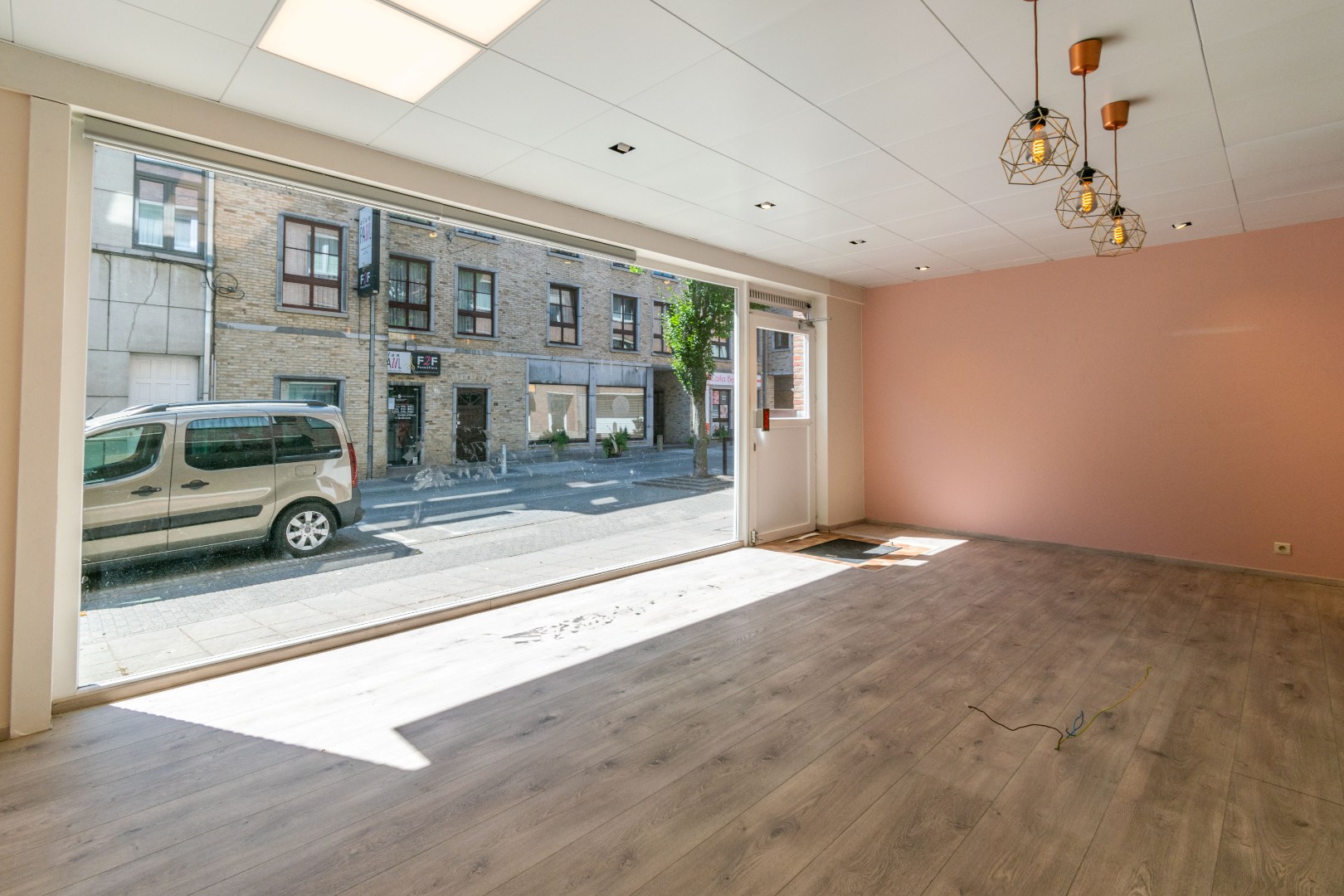 INSTAPKLAAR HANDELS-/KANTOORGELIJKVLOERS (106m²) - foto 2