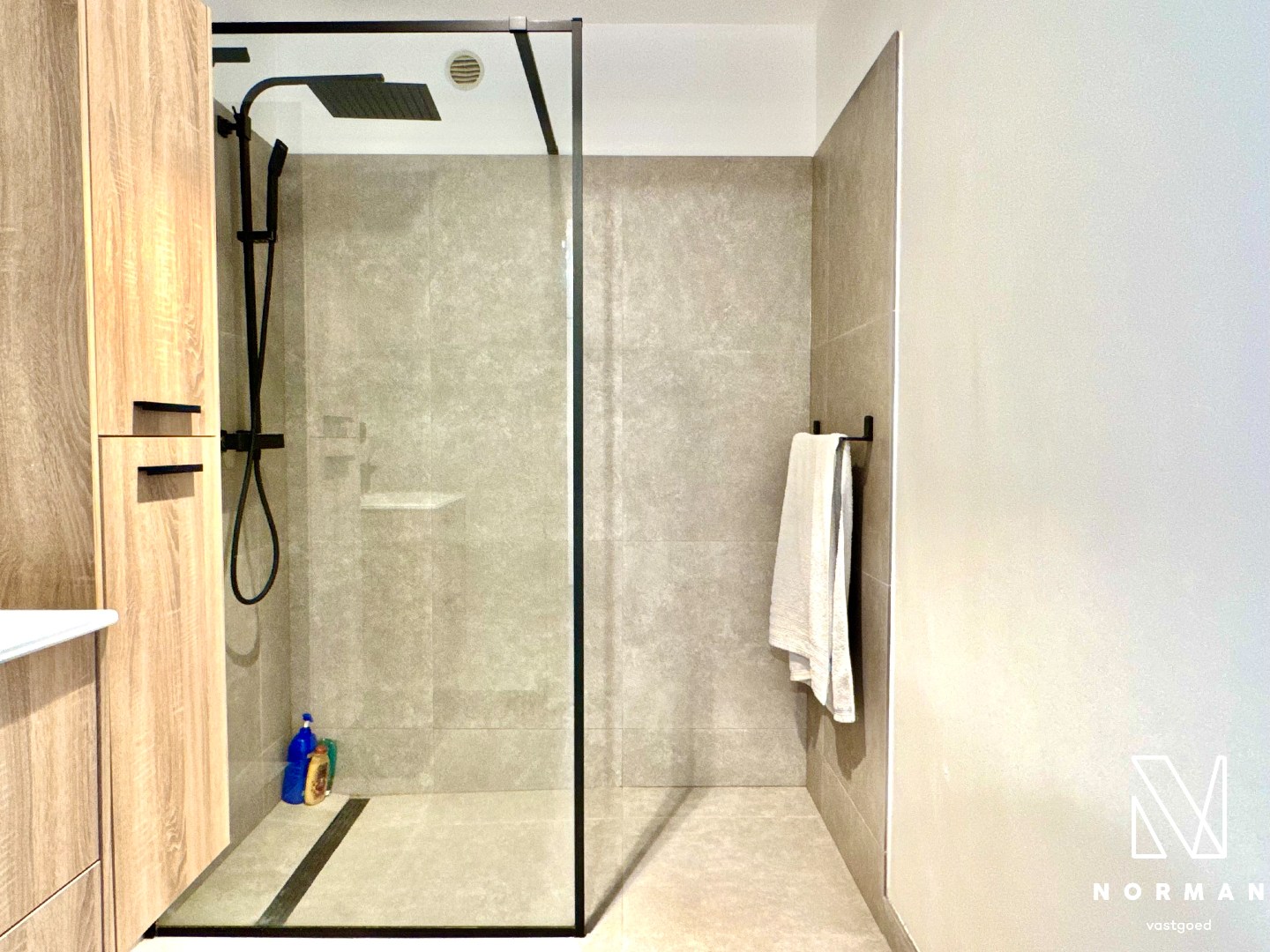 Instapklaar, energiezuinig 2-slaapkamer appartement inclusief ondergrondse autostaanplaats en terras te koop in Kuurne! - foto 3
