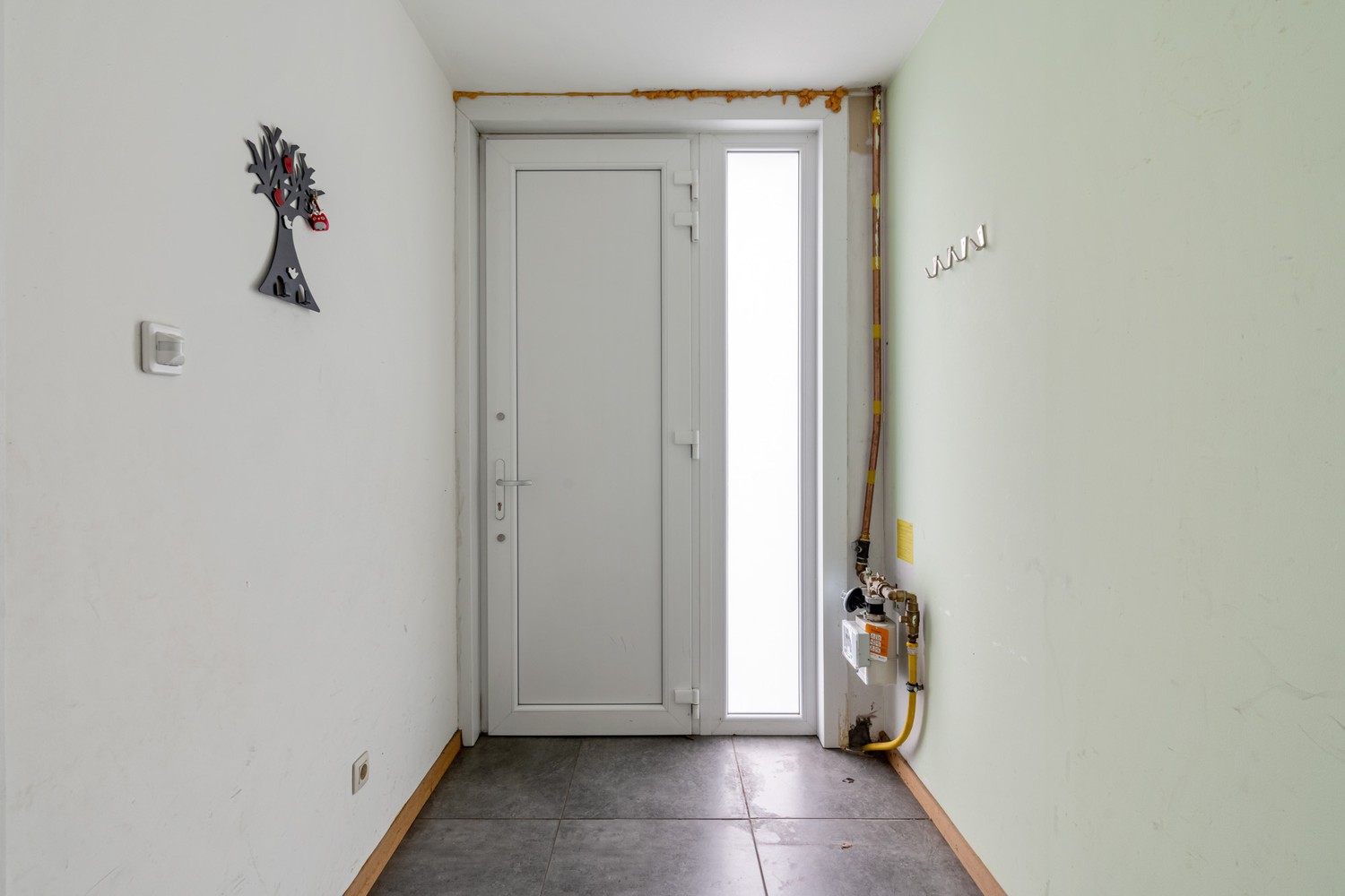 Deels gerenoveerde rijwoning met 4 slaapkamers vlakbij centrum Paal - foto 4