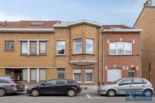 Square Estate biedt u dit prachtige, volledig te renoveren opbrengst pand aan, gelegen in een rustige wijk in Neder-Over-Hembeek.Het bestaat uit 3...