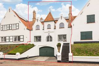 Exclusief te verkoop via Immo Point VANDAELE:Woning “Joyeuse”AAA – locatie | instapklaar | private tuin | garage én oprit.WONINGNIVEAU 0Inkomhal op...