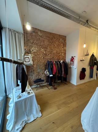 Mooie handelsruimte met bovenliggend volledig vernieuwd appartement. Dit prachtige pand is gelegen in het hartje van Mechelen centrum. Dit is...