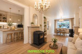 <h3><span>Te renoveren woning met groot potentieel, tuin én zolder te Bornem</span></h3><p><span>Op een rustige ligging in de </span><span>Kapelstraat 49 te Bornem</span><span> vinden we deze </span><span>te renoveren woning met uitzonderlijk potentieel</span><span>.</span></p><p><span>Dit pand was oorspronkelijk ingericht als </span><span>tweewoonst</span><span>, maar wordt vandaag aangeboden als </span><span>één woning</span><span>, wat tal van mogelijkheden biedt voor zowel </span><span>eigen bewoning als investering</span><span>.</span></p><h3><span> </span></h3><h3><span>Troeven &amp; mogelijkheden</span></h3><ul><li><span>Totaalrenovatie</span><span> volledig naar eigen smaak en normen af te werken </span></li><li><span>Voormalige tweewoonst</span><span>: mogelijkheid opnieuw op te splitsen </span></li><li><span>Mogelijkheid tot creatie van 2 appartementen</span><span> </span><span>(mits voorzien van parkeerplaatsen en conforme vergunning)</span><span> </span></li><li><span>Gangstructuur reeds deels gescheiden</span><span> ideaal voor opsplitsing </span></li><li><span>Enorme zolderruimte</span><span> met tal van mogelijkheden (extra kamers, studio, hobbyruimte) </span></li></ul><h3><span> </span></h3><h3><span>Buitenruimte</span></h3><ul><li><span>Grote tuin</span><span> zeldzaam en een absolute meerwaarde</span></li></ul><p><span>=> Perfect voor gezinnen of om extra woonkwaliteit te creëren </span></p><h3><span> </span></h3><h3><span>Ideaal voor:</span></h3><ul><li><span>Investeerders die willen </span><span>ontwikkelen of opsplitsen</span><span> </span></li><li><span>Kopers die een woning volledig naar eigen smaak willen </span><span>renoveren</span><span> </span></li><li><span>Projectontwikkelaars die zoeken naar </span><span>rendabele opportuniteiten</span><span> </span></li></ul><p><span> </span></p><p><span>Renovatieplicht van toepassing.</span></p><p><span> </span></p><p><span>Vrijblijvend advies met gratis schatting van uw eigendom? Neem gerust contact met ons op! </span></p><p><span> </span></p><p><span> </span></p>