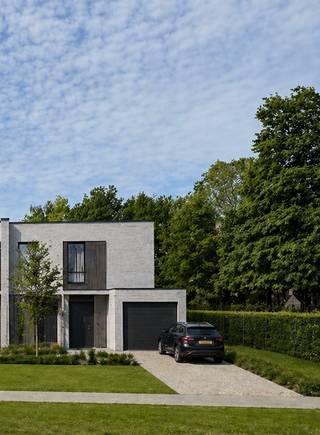<p>TE KOOP - bouwgrond van 854 m² te Lede</p>
<p></p>
<p>Deze ruime bouwgrond van 854 m² is gelegen op een strategische locatie te Lede. Dit perceel is geschikt voor een halfopen bebouwing.<span> </span></p>
<p></p>
<p>De ligging is bijzonder interessant voor wie belang hecht aan bereikbaarheid. Op korte afstand bevinden zich maar liefst twee opritten van de autostrade, waardoor steden zoals Aalst, Gent en Brussel vlot bereikbaar zijn. Ook zijn er tal van winkels op korte afstand.<span> </span></p>
<p></p>
<p>Wenst u meer info contacteer: kristof.de.clercq@albert.immo of 0474/76 45 11</p>