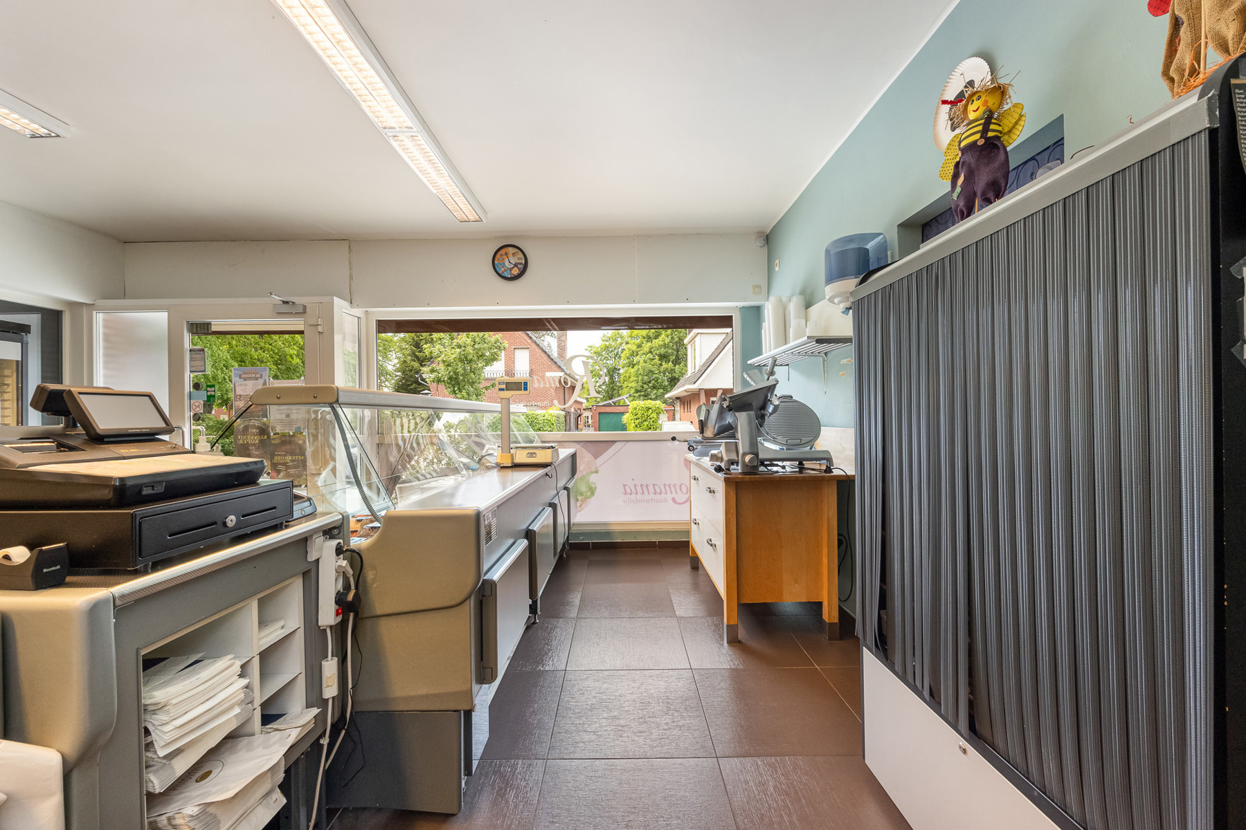Charmant handelshuis met appartement, gekend als buurtwinkeltje “Romania” in Berendrecht - foto 4