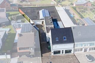 Ruim handelspand met winkel- en magazijnruimte en een ruim woongedeelte op een perfecte zichtlocatie langs de Beringersteenweg in Zonhoven.Centraal...