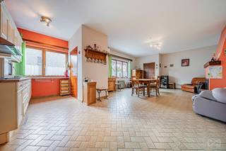 Contact : Sabrina 071 15 87 87 ou sabrina.saintjean@weinvest.beSituée dans un quartier d’Aiseau-Presles, cette charmante maison quatre façades offre...