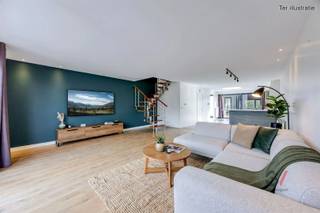 <p><strong>Ready-to-move-in, spacious apartment in Wilsele</strong></p><p>This surprisingly spacious apartment is for sale at 552 Aarschotsesteenweg in Wilsele. A nice bonus: it’s located above an electronics store, so you’re literally right at the source for your latest gadgets. From a delicious morning coffee from a brand-new coffee maker to fresh toast from a new toaster.</p><p>Inside, the spacious, light-filled living area immediately catches your eye—you’ll have plenty of room to comfortably fit a large seating area and dining table. With three full-sized bedrooms, there’s ample space for a family, a home office, or a hobby room. The absolute highlight of the home is the 26 m² terrace—a delightful extension of the living room where you can relax in peace or enjoy a cozy meal with friends.</p><p>Parking stress is a thing of the past thanks to the included parking space at the rear of the building. In addition, the location is a dream for commuters: thanks to the fast and direct connection to the E314, you’ll be on your way to your destination in no time, while the center of Leuven is also nearby. A unique opportunity for a lovely, central location!</p><p>Schedule your visit and contact Kim at Gilles Vastgoed today at +32 468 48 61 27 or kim@gillesvastgoed.be</p>
