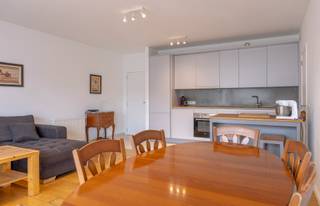 Ruim en lichtrijk appartement met 3 slaapkamers en terras Op de tweede verdieping van een welonderhouden residentie, bevindt zich dit...