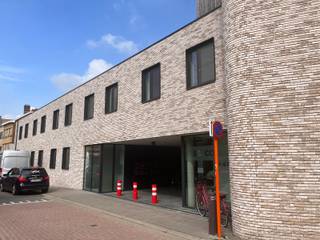 La chambre est strictement destinée à un usage individuel et est meublée avec un lit, matelas, bureau, chaise, étagère et armoire. La chambre...