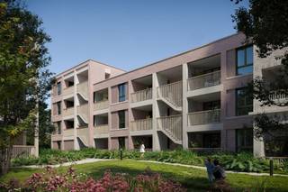 <p><span>Nobile is leven, genieten en wonen... in het hart van Puurs...</span></p><p><span>Een klassevolle wooncompositie met een groen hart. Het project omvat 9 verschillende, karakteristieke bouwvolumes met elk een eigen visuele identiteit, van riante luxe-doorzonappartementen tot compacte hoekappartementen en alles daartussenin. Nobile staat voor weelderige keuzevrijheid. Wat je voorkeuren en budget ook zijn: jouw droomwoning zit hier gegarandeerd tussen. </span></p><p><span> De centrale ligging aan de rand van het centrum van Puurs, de vlotte bereikbaarheid en nabijheid van het station vormen een grote troef.</span></p><p><span> </span></p><p><span>Nobile staat voor duurzaam wonen: warmtepompen met vloerverwarming, ventilatie type D, zonne-energie voor de gemene delen, ... maken jouw woning bijna-energieneutraal (BEN).</span></p><p><span> </span></p><p><span>De collectieve binnentuin met serre ingericht als tuinpaviljoen is het centrale pronkstuk en vormt het perfecte decor voor een zomerse picknick met vrienden of babbel met je buren. </span></p><p><span>Parkeren kan in de ondergrondse parkeergarage.</span></p><p><span> </span></p><p><span>Dit ruime appartement met 2 slaapkamers bevindt zich op de tweede/bovenste verdieping in de residentie "Dolce"" en heeft een vloeroppervlakte van 104m².</span></p><p><span>Indeling: aangename en ruime leefruimte met open ingerichte keuken / berging/ nachthal / 2 slaapkamers (13,5m² en 8,7m²) / badkamer /toilet/ technische berging / leuk terras met zicht op de binnentuin (10m²) </span></p><p><span> </span></p><p><span>Geef jouw appartement een persoonlijke touch en kies de afwerking van vloeren, keuken en badkamer volgens de bepalingen voorzien in het lastenboek.</span></p><p><span> </span></p><p><span>Prijs excl. btw en registratierechten, aansluitingskosten nutsvoorzieningen.</span></p><p><span> </span></p>