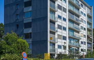 Dit prachtig 3-slaapkamer appartement is perfect gelegen in  Sint-Michiels. Het werd recent volledig gerenoveerd en geniet van een gunstig...