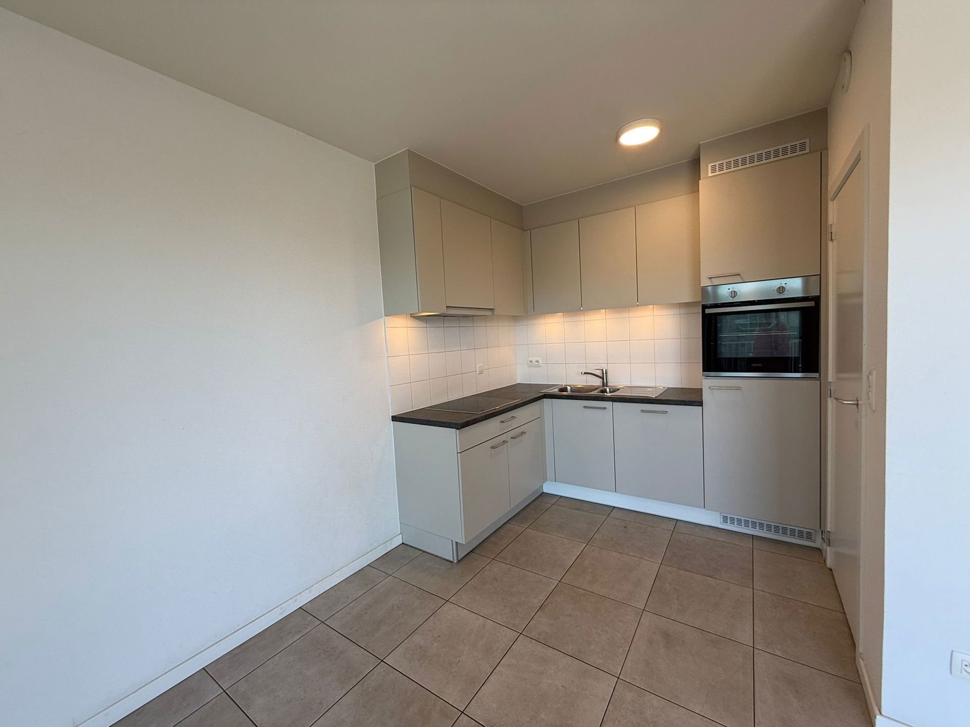 Appartement à louer à Anvers avec 2 chambres - photo 4