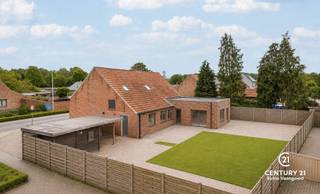 Spacious house with 4 bedrooms, low-maintenance garden and spacious storage room – just 15 minutes from the Dutch border<br /><br />Upon entering the house, you arrive in a spacious entrance hall with guest toilet and hand basin. Immediately to the right is a large storage room, ideal for extra storage space.<br /><br />The rectangular living room exudes cosiness and comfort, with an attractive fireplace as the central element in the sitting area. The many built-in cupboards offer a practical and stylish storage solution, while the beautiful floor perfectly matches the characterful appearance of the house.<br /><br />Adjacent is the dining room, which flows seamlessly into the country-style kitchen. This is fully equipped with high-quality appliances, including a double sink, extractor hood, ceramic hob, dishwasher, refrigerator, freezer, microwave and oven. From the kitchen, you have direct access to the low-maintenance garden.<br /><br />The spacious bathroom is also located on the ground floor. Like the rest of the house, it is generously proportioned and equipped with its own toilet, a sink and a comfortable, large rain shower.<br /><br />Upstairs, the staircase in the entrance hall leads to the night hall, which provides access to four spacious bedrooms.<br /><br />Outside, you can enjoy a fully enclosed back garden, which is partly paved and partly covered with artificial grass, keeping maintenance to a minimum. To the left of the house is a driveway that leads through a gate to the garden. <br /><br />On the upper floor, the staircase in the entrance hall leads to the night hall, which provides access to four spacious bedrooms.<br /><br />Outside, you can enjoy a fully enclosed back garden, which is partly paved and partly covered with artificial grass, keeping maintenance to a minimum. To the left of the house is a driveway that leads through a gate to the garden. The house also has a spacious, enclosed storage shed and an additional open storage area.<br /><br />As the property is currently let, it may not look as attractive now as it will when it is vacant. We hope these renderings will give you a better idea of the property’s potential and appearance.<br /><br />Advantages of this house:<br /><br />Four spacious bedrooms<br /><br />Lots of built-in cupboards<br /><br />Low-maintenance, fully enclosed garden<br /><br />Spacious storage shed and extra open storage room<br /><br />Plenty of parking space<br /><br />Located just 15 minutes from the Dutch border<br /><br />An ideal home for those looking for space, comfort and a practical layout in a convenient location.