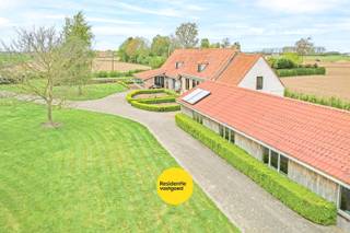 Ruime open bebouwing met prachtige verzichten op 3858 m². Dankzij de open ligging in een doodlopende straat geniet u hier van een weids uitzicht...