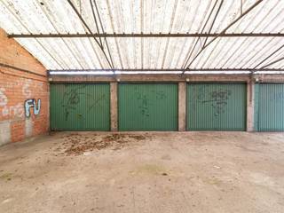 Garagebox in achterliggend complex te koop.Uitstekende ligging, vlakbij Bredabaan!...