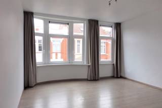 <p><span>GHENT - Paul Fredericqstraat 98: Looking for </span><span>a move-in-ready apartment for rent near the Ghent train station? </span><span>Then this property might be just what you’re looking for.</span></p><p><span> </span></p><p><span>The main highlights at a glance: </span></p><ul><li><span>Perfect starter apartment</span></li><li><span>Located within walking distance of Ghent-Sint-Pieters Station</span></li><li><span>Easy access to the city center by public transportation or bike</span></li><li><span>No common area fees for the building</span></li></ul><p><span> </span></p><p><span>Layout:</span></p><p><span>The apartment is located on the second floor of a townhouse without an elevator. The layout is atypical: You enter through the kitchen, which provides access to the other rooms. You’ll find a fully equipped kitchen-dining area  (stove, range hood, microwave, refrigerator),  bathroom (vanity, shower, and toilet; washing machine hookup), a bedroom, and a living room with a bay window. The apartment is move-in ready, including lighting and curtains. Includes a basement storage unit.</span></p><p><span> </span></p><p><span>Rent: € 850, no common area fees. Permanent residence required.</span></p><p><span>Electricity, gas, and water to be billed separately. Available starting 10/01/2026.</span></p><p><span> </span></p><p><span>Please contact our office, Axel Lenaerts, to schedule an on-site visit via our website.</span></p>