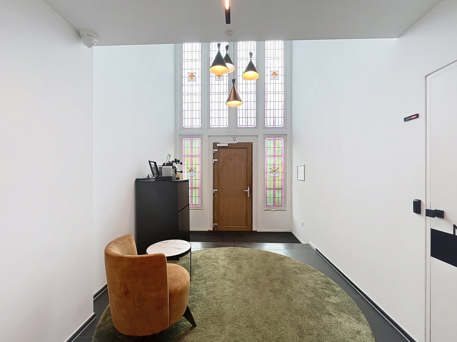 Duplex-kantoorruimte met 6/9 werkplekken in dienstencentrum. - foto 2