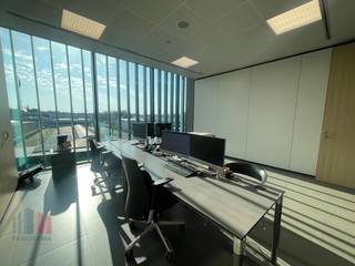 Exceptionally well-located 30 m² office for rent, offering excellent visibility from the R0 in Brussels.The office is part of a business complex...