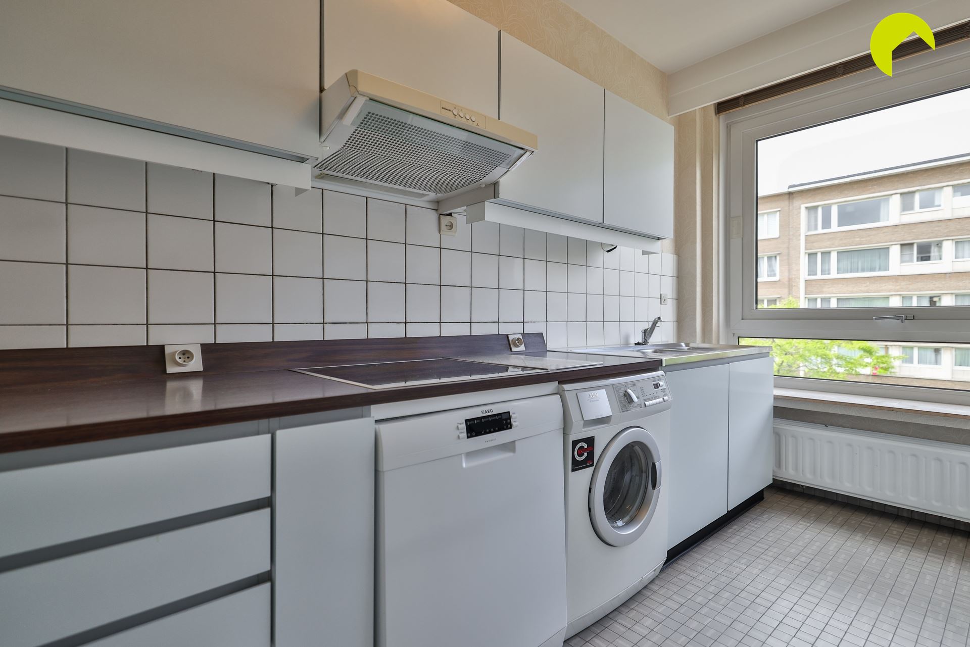 Lichtrijk appartement met 2 slpks + ruime bergin en 2 kelders! - foto 3