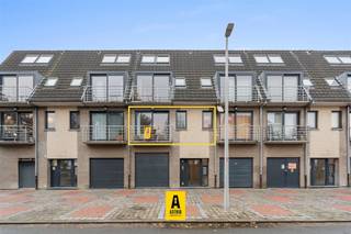 INSTAPKLAAR ZONNIG 2-SLAAPKAMERAPPARTEMENT EN GARAGE IN BREDENEOp een uitstekende ligging aan de Koningin Astridlaan in Bredene bevindt zich dit...