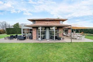 Infos et visites : maxime.l@weinvest.be | 02 315 77 22We Invest a le plaisir de vous présenter cette demeure d’exception, située aux portes de...