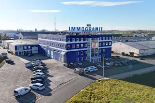 Kantoorruimte van 397 m² te huur op 1ste verdieping van een representatief kantoorgebouw.Uitstekende ligging:Gelegen nabij de afritten van de E40 en...