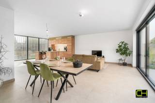 Ontdek deze energiezuinige NIEUWBOUW HALFOPEN BEBOUWING gelegen te Elsakker 10, een rustige en kindvriendelijke woonwijk. Hier geniet je van...