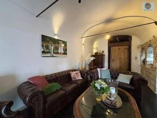 <p><span>PROPRIÉTÉ DE CARACTÈRE AVEC 5 CHAMBRES</span></p><p><span>Prix indicatif : 339 000</span></p><p><span> </span></p><p><span>Cette maison exceptionnelle est un parangon d'authenticité et de caractère.</span></p><p><span>Construite avec des matériaux de récupération soigneusement choisis, elle respire une âme que l'on trouve rarement.</span></p><p><span>Avec 5 chambres et 4 salles de bains, elle offre une abondance d'espace et de confort, idéale pour les grandes familles,</span></p><p><span>idéale pour les grandes familles, la vie de kangourou ou ceux qui souhaitent recevoir des invités avec style.</span></p><p><span>Au rez-de-chaussée, il y a une pièce séparée avec sa propre cuisine et sa propre salle de bains, un atout pour une utilisation multigénérationnelle ou une activité indépendante</span></p><p><span>ou une activité indépendante.</span></p><p><span>À l'intérieur, les sols en pierre naturelle, les poutres anciennes et les détails en fer forgé créent une atmosphère chaleureuse.</span></p><p><span>A l'extérieur, à l'étage, une généreuse terrasse avec auvent vous attend : un lieu unique pour profiter de chaque jour.</span></p><p><span>Epc C favorable (pas d'obligation de rénovation)</span></p><p><span>Soyez rapide ! !!</span></p><p><span> </span></p><p><span> </span></p><p><span>N'hésitez pas à appeler le 0472/29.25.04 ou à envoyer un email à louis@svena.be</span></p><p><span>Extrait d'urbanisme/information sur demande !</span></p><p><span>Ces données sont purement informatives et nous ne pouvons être tenus responsables d'éventuelles inexactitudes.</span></p><p><span>La surface habitable n'est qu'indicative.</span></p>