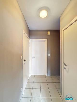 In het centrum van Veldegem vinden we dit ruime duplex-appartement te huur. Dankzij de centrale ligging woon je hier op wandelafstand van...