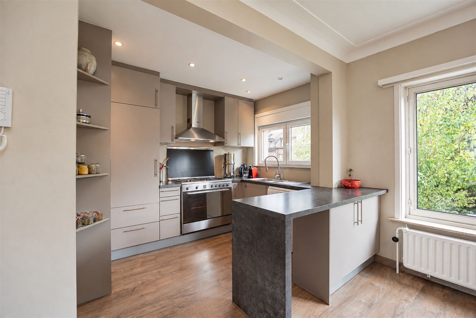 Instapklare gezinswonig met 3 slaapkamers, garage en tuin in de geliefde Elsdonkwijk - foto 5