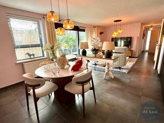 Dit charmant appartement is ideaal gelegen langs de Kaai in Nieuwpoort en combineert comfort, licht en buitenruimte op een unieke manier. De absolute...