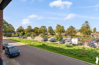 Recent appartement met 2 slk, parking en terras op een rustige ligging te Koningshooikt.<br /><br />Algemeen:<br />- Recent en lichtrijk appartement<br />- Rustig gelegen te Koningshooikt<br />- Leuk terras (West georiënteerd)<br />- Gemeenschappelijke tuin met vijver en petanque baan<br />- Ruime slaapkamers<br />- Ondergrondse parking inbegrepen in de prijs<br />- Kelderberging inbegrepen in de prijs<br />- 2 zonnepanelen<br />- EPC A<br />- Elektriciteit conform<br />- Verkoop onder registratierechten (geen btw)<br />- Grote (gratis) parking voor de deur, ideaal voor bezoekers<br /><br />Indeling:<br />- Leefruimte met eetkamer<br />- Open en geïnstalleerde keuken met eiland<br />- Berging/wasplaats bij keuken<br />- 2 ruime slaapkamers achteraan<br />- Apart toilet<br />- Badkamer met inloopdouche en dubbele lavabo<br />- Leuk terras vooraan<br /><br />Stedenbouwkundige info in aanvraag.