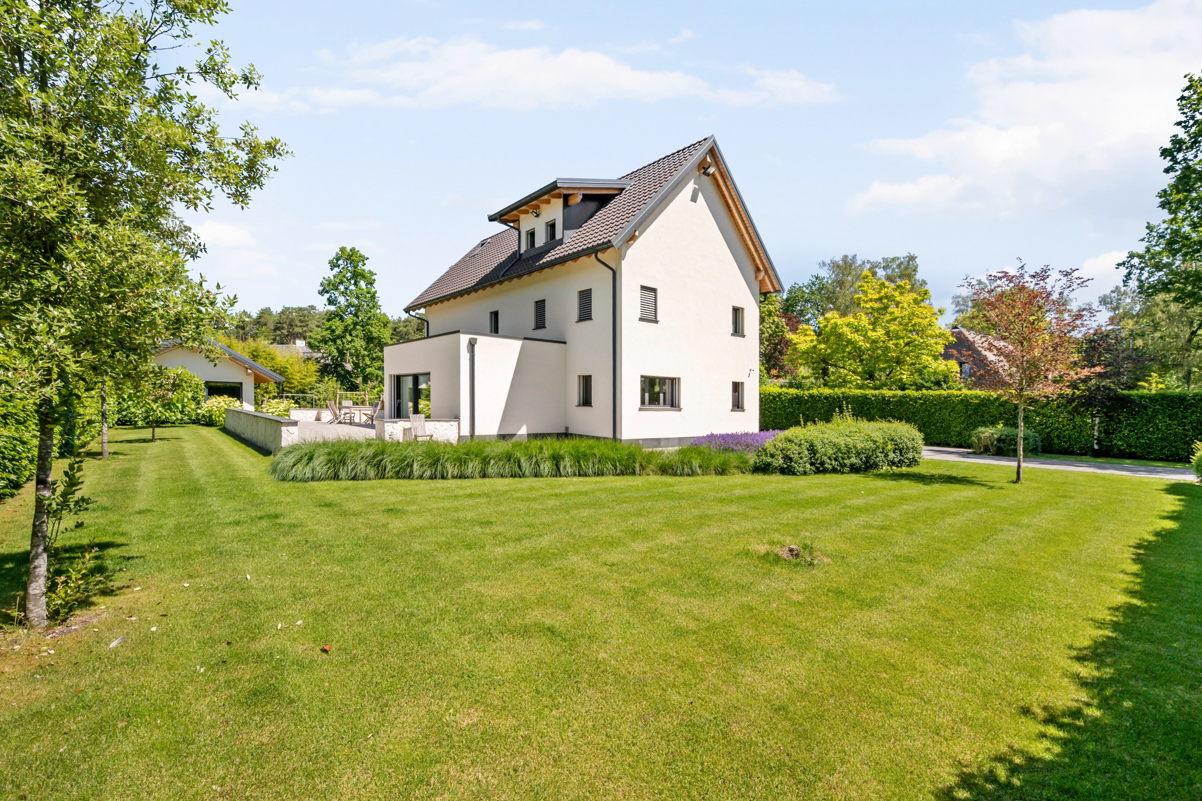 Zeer recente energiezuinige villa met bijgebouw - foto 1