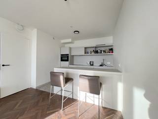 <p>This high-quality finished apartment of approx. 68 m², located on the seventeenth floor of the “Antwerp Tower”, designed by Wiel Arets Architects, is situated on the corner of the Keizerlei and the Frankrijklei. A central location close to various shops, cozy restaurants, and cafes. Smooth accessibility is guaranteed thanks to the nearby public transport.</p>
<p>The large windows in the living area provide optimal natural light and a beautiful open view over the city. Adjacent to the living space, a sleek kitchen invites you to cook delicious meals. It is equipped with high-quality appliances: refrigerator, freezer, oven, induction hob, and dishwasher.</p>
<p>Next to it is the charming terrace of approx. 8 m² where you can enjoy the sun all day long.</p>
<p>The bedroom, with large windows as well, overlooks the terrace and has access to the bathroom with shower and washbasin. Storage room with connection for washing machine and dryer. Separate guest toilet.</p>
<p>Common charges: 100 euros per month.<br />Advance payment for heating network usage: 80 euros per month.<br />Utilities (water and electricity) are to be taken privately by the tenant.</p>
<p>Available from January 1, 2026.</p>