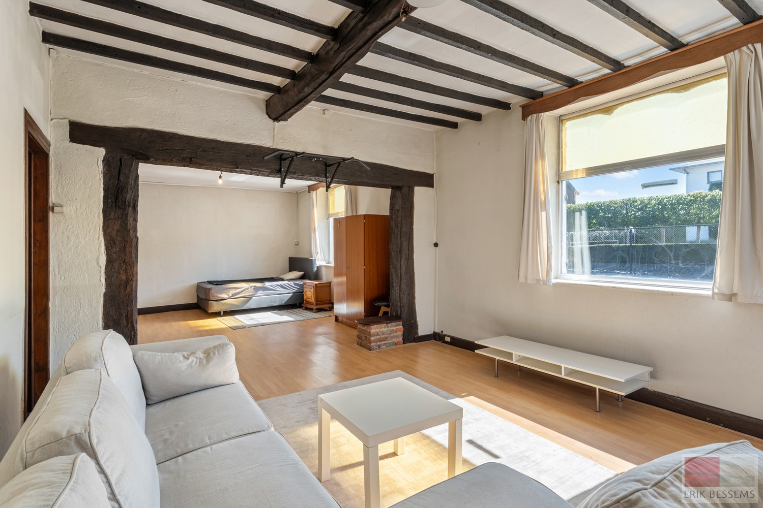 Charmante renovatiewoning met authentieke details en karaktervolle gevel. - photo 5