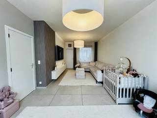 Bienvenue dans cette propriété moderne rénovée à Hamme, où le confort et le style s'allient parfaitement. Cette propriété a été entièrement...