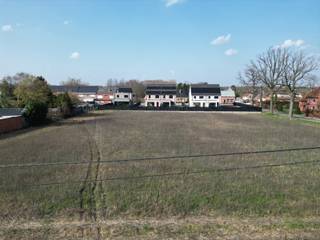 Prachtige bouwgrond (lot 9) te koop in WesterloDeze aantrekkelijke vergunde bouwgrond is gelegen in een grote verkaveling van veertien percelen en...