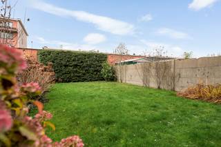 Deze instapklare en energiezuinige woning is uitstekend gelegen, met directe verbindingen naar alle belangrijke in- en uitvalswegen. Dankzij...