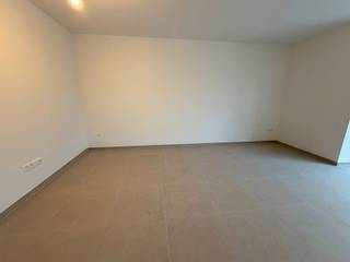 Nieuwbouwappartement met twee slaapkamers, terras en autostaanplaats.Indeling en omschrijving:Dit nieuwbouwappartement beschikt aan de achterzijde...