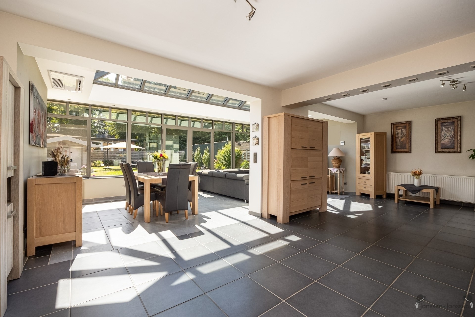 Ruime laagbouw woning met 4 slaapkamers, tuin en garage in hartje Brasschaat - foto 4