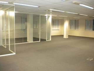 Moderne kantoren te huur vlakbij de Nato. Gemakkelijk bereikbaar met het openbaar vervoer en de wagen. •    Er zijn parkeerplaatsen beschikbaar•  ...