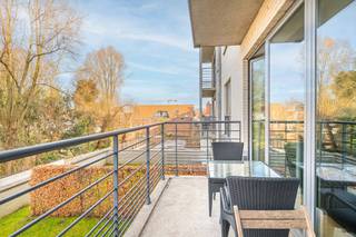 <p>Discover this move-in-ready two-bedroom apartment located on the first floor of a well-maintained building in Ixelles. This bright apartment combines comfort, functionality, and an excellent location in one of Brussels’ most sought-after neighborhoods. Moreover, the apartment benefits from a favorable EPC rating of B!</p>
<p>The living area is flooded with natural light thanks to the large windows opening onto the spacious rear terrace. Here, you can enjoy peace and quiet with open views and a green environment. The living and dining areas flow harmoniously into the fully equipped open kitchen, fitted with quality appliances, ample storage space, and a timeless design.</p>
<p>The apartment features two full-sized bedrooms with beautiful natural light and a tranquil atmosphere. The fully fitted bathroom includes a double sink and a bathtub with shower option. Additionally, there is a separate guest toilet and a practical laundry room.</p>
<p>You will also enjoy a private terrace where you can relax, as well as access to a shared garden — a rare asset in this neighborhood. A private storage room and a parking space are included in the price!</p>
<p>Ideally located in Ixelles, within immediate proximity to shops, public transport, restaurants, and major access roads, this apartment offers everything you need. An ideal opportunity for those looking for a quality home or a solid investment in Brussels.</p>
<p>Schedule your visit today!</p>