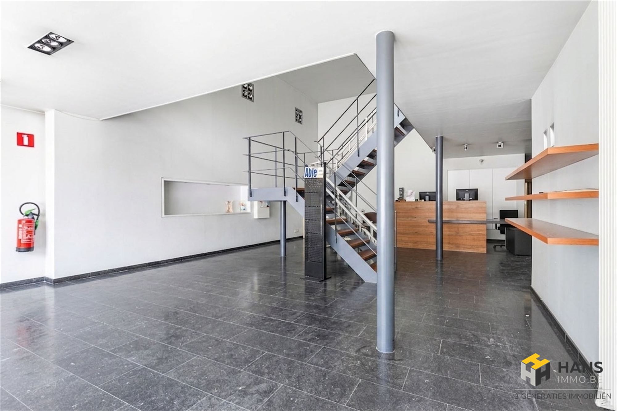 Indrukwekkend handelspand met showroom, magazijn en kantoren totaal 1065m² op commerciële topligging in Deurne - foto 5