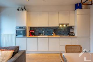 Luxueus gerenoveerd (2017) dakappartement met 1 slaapkamer en een prachtig ruim terras in centrum Antwerpen. Gelegen op een toplocatie in de...