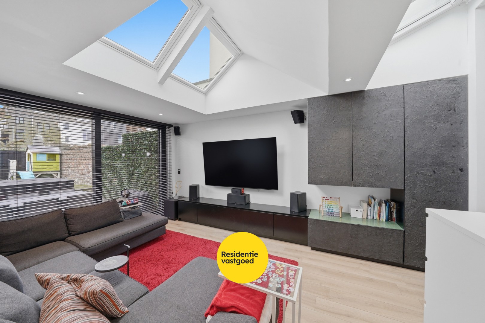 Volledig gerenoveerde woning met zonnige buitenruimte - foto 3