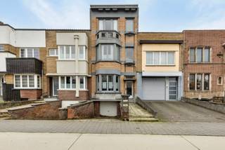 Gelijkvloers appartement met 2 slaapkamers, stadstuin en garage binnen de ring van Tienen!In dit mooie Art Deco gebouw met slechts 2 appartementen,...