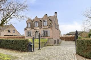 Gelegen op een steenworp van het Sportpark, scholen en de bruisende Markt, geniet u hier van het gemak van de stad met de rust van een...