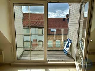 Ruime duplex in een klein, superverzorgd gebouw. Dit duplex appartement neemt de 3de en 4de verdieping van het gebouw in.Gelegen in het hart van...