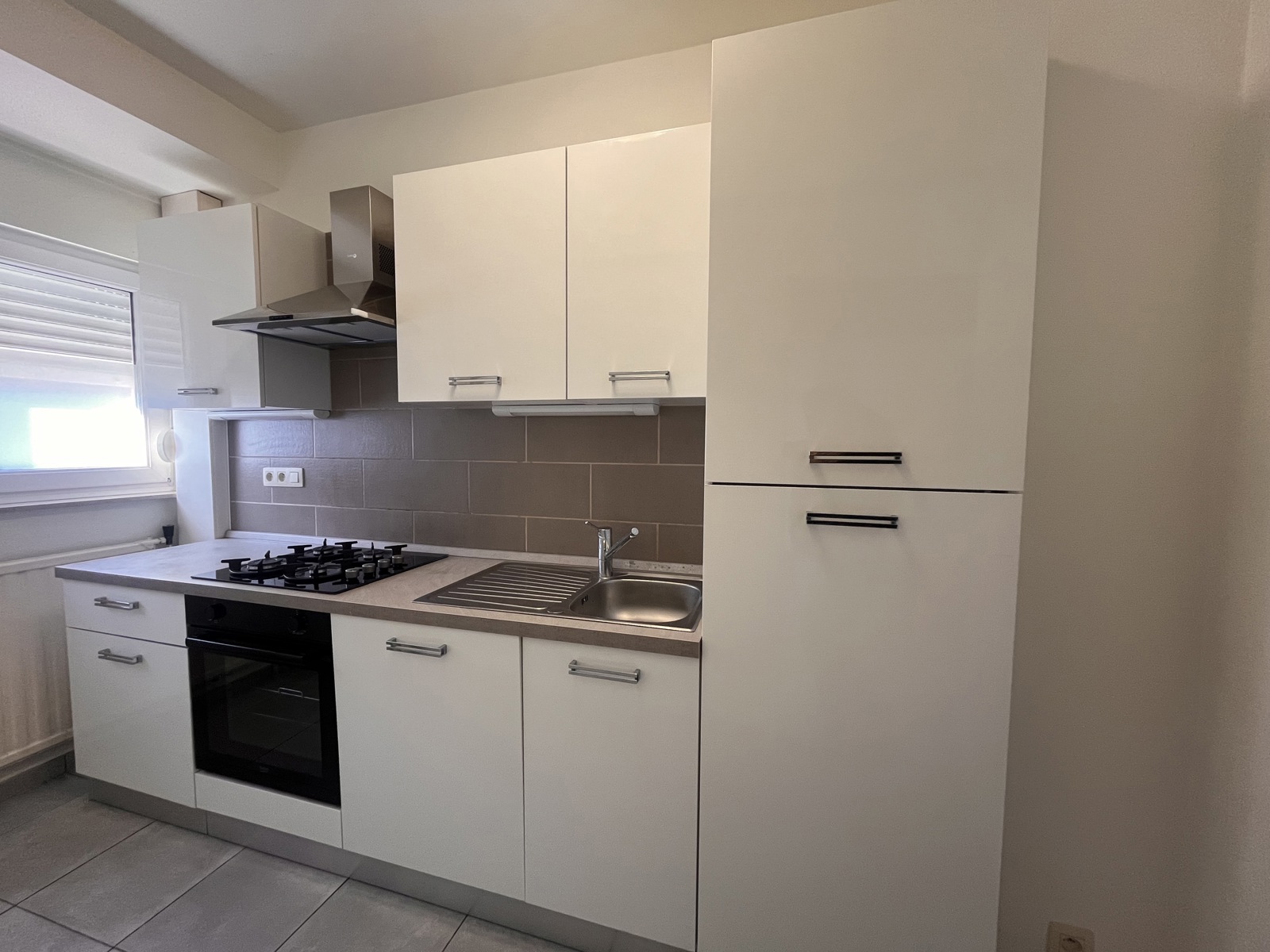 Gelijklvloers app met 2 slpks - garage en gemeenschap tuin - foto 5